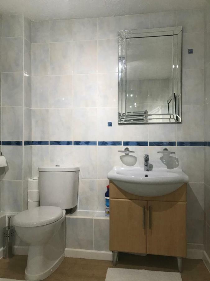 Valley View / Gwel Y Cwm Villa แอมมันฟอร์ด ภายนอก รูปภาพ